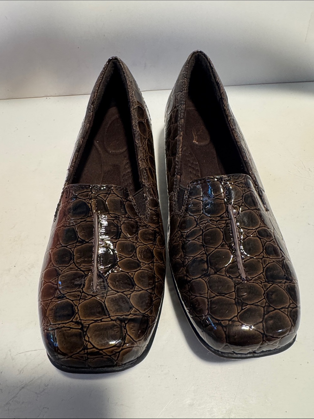 Women's Brown Croc-Embossed Slip-On Loafer